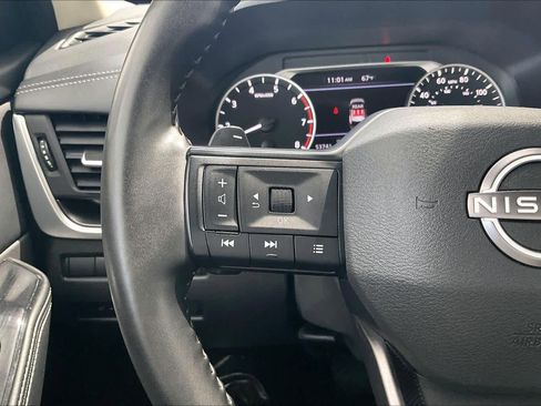 Used 2025 Nissan Rogue SV FWD image 24