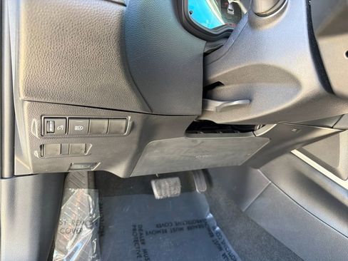 Used 2023 Toyota Corolla Cross LE image 17