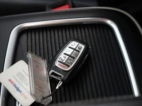 Used 2023 Chrysler Pacifica Touring-L image 37