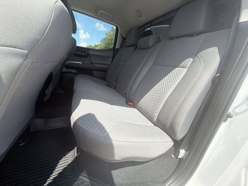 Used 2020 Toyota Tacoma SR5 AWD/4WD image 30