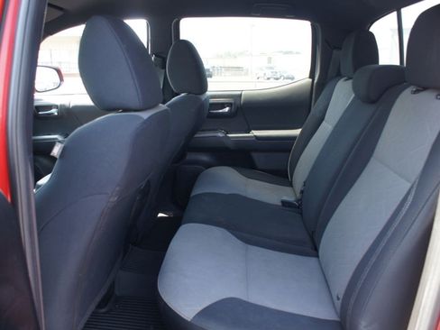 Used 2020 Toyota Tacoma TRD Off-Road AWD/4WD image 7