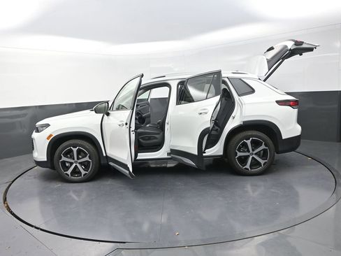New 2026 Volkswagen Tiguan SE AWD/4WD image 32