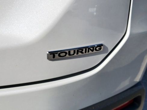 New 2025 Honda Pilot Touring image 8