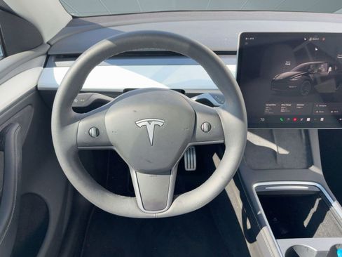 Used 2025 Tesla Model Y Performance image 17