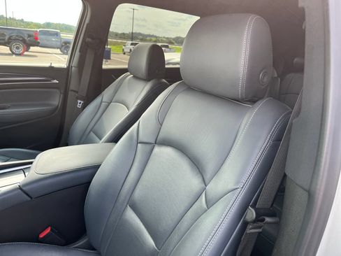 Used 2022 Buick Enclave Essence w/ Sport Touring Edition FWD image 12