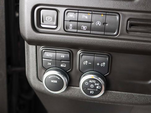 Used 2023 GMC Yukon SLT w/ SLT Luxury Package AWD/4WD image 23