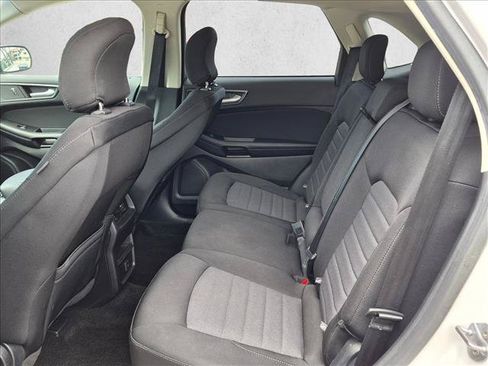 Used 2018 Ford Edge SE FWD image 19