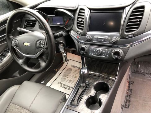 Used 2014 Chevrolet Impala LT w/ Convenience Package image 24