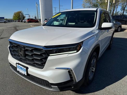 Used 2025 Honda Pilot EX-L image 3