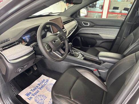 Used 2024 Jeep Compass Latitude AWD/4WD image 6