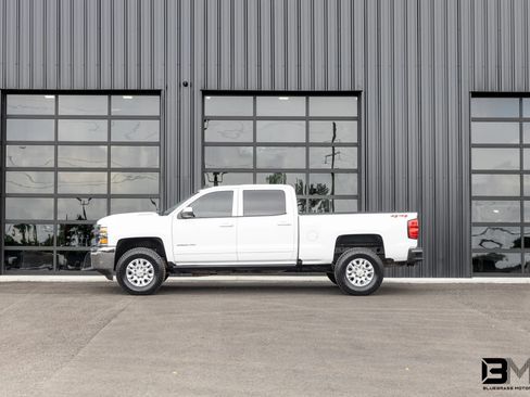 Used 2019 Chevrolet Silverado 2500 LT AWD/4WD image 1