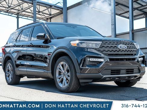 Used 2023 Ford Explorer XLT w/ Equipment Group 202A AWD/4WD image 40