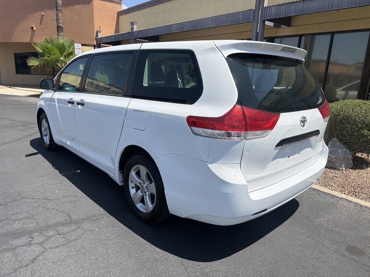 Used 2014 Toyota Sienna L FWD image 5