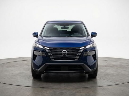 Used 2025 Nissan Rogue SV AWD/4WD image 2