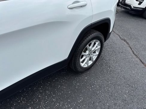Used 2018 Jeep Cherokee Latitude Plus FWD image 9