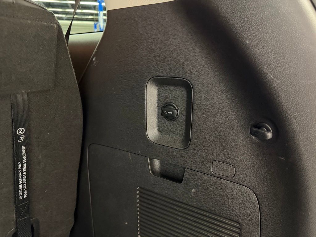 Used 2025 Kia Carnival FWD image 21