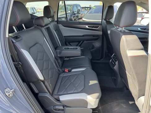 Used 2026 Volkswagen Atlas Peak Edition AWD/4WD image 37