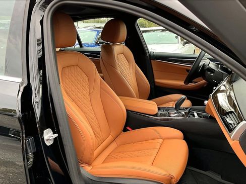 Certified 2023 BMW 530i 530i w/ Convenience Package image 8