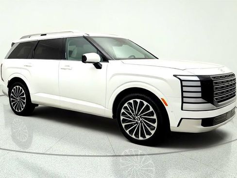 Used 2026 Hyundai Palisade Calligraphy FWD image 3