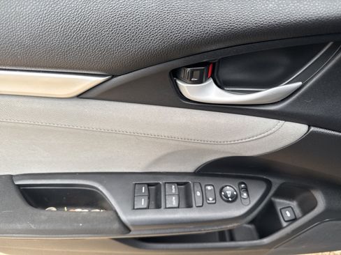 Used 2018 Honda Civic EX image 11