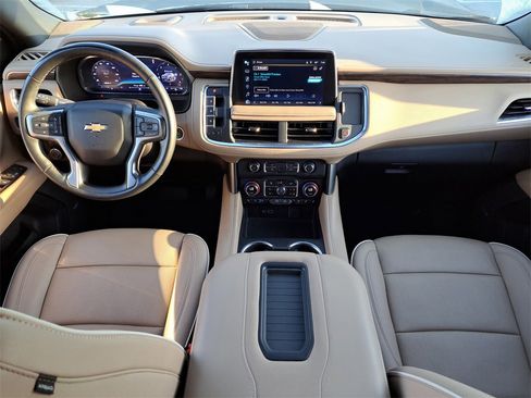 Used 2024 Chevrolet Suburban Premier image 9