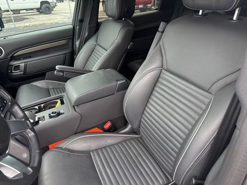 Used 2024 Land Rover Discovery Metropolitan Edition AWD/4WD image 25