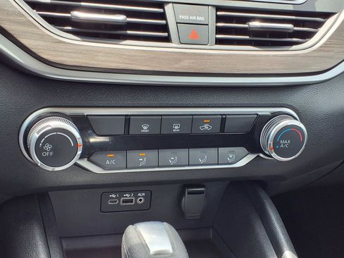 Used 2025 Nissan Altima 2.5 SV FWD image 17