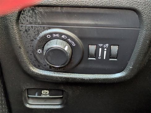 Used 2023 Jeep Grand Cherokee L Laredo image 25