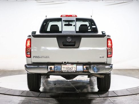 Used 2021 Nissan Frontier SV RWD image 3