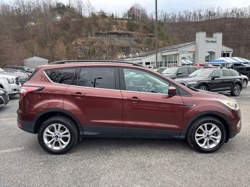 Used 2018 Ford Escape SEL image 2