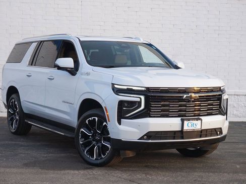 New 2026 Chevrolet Suburban High Country image 2