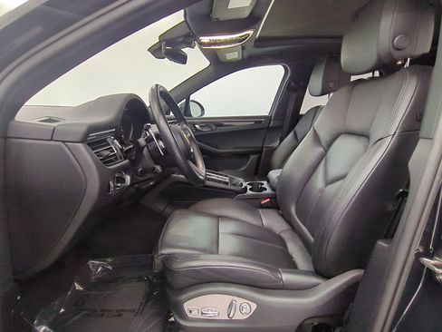 Certified 2023 Porsche Macan Turbo AWD/4WD image 5
