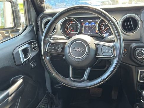 Used 2021 Jeep Gladiator Sport AWD/4WD image 23