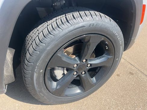 Used 2024 Jeep Grand Cherokee Limited w/ Black Appearance Package image 68