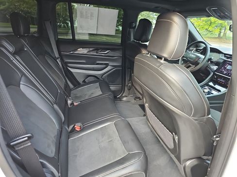 Used 2023 Jeep Grand Cherokee Altitude AWD/4WD image 16