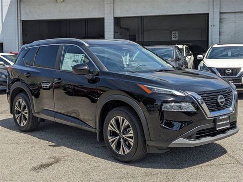 Used 2023 Nissan Rogue SV w/ SV Premium B Package image 7