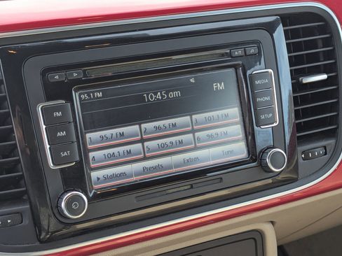 Used 2014 Volkswagen Beetle TDI image 14