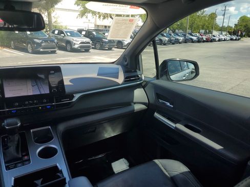Certified 2023 Toyota Sienna XSE FWD image 19