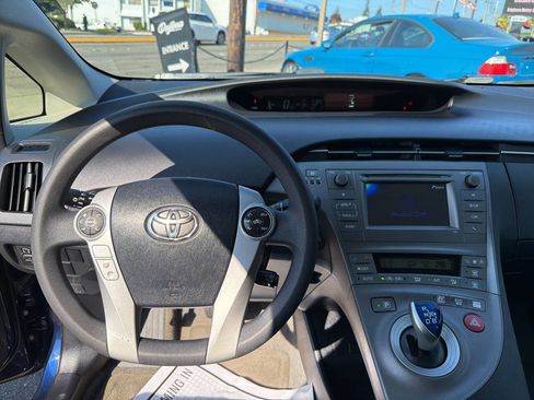 Used 2014 Toyota Prius Two image 25