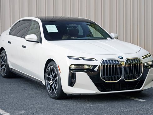 Used 2023 BMW 760i xDrive AWD/4WD image 65