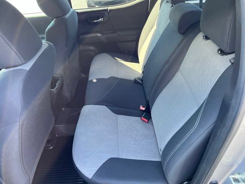 Used 2020 Toyota Tacoma TRD Sport AWD/4WD image 32