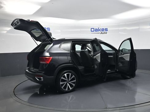 Used 2024 Volkswagen Taos SE FWD image 52
