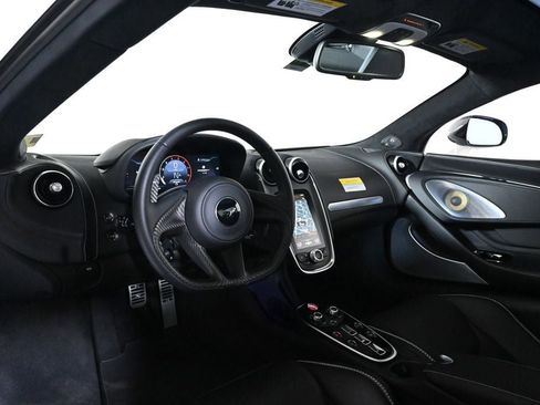 Used 2023 McLaren GT RWD image 9