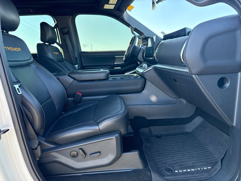 Used 2025 Ford Expedition Tremor AWD/4WD image 10