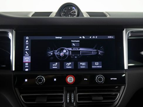 Certified 2026 Porsche Macan AWD/4WD image 24