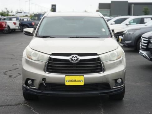 Used 2015 Toyota Highlander XLE FWD image 3