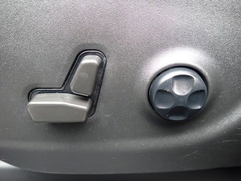 Used 2021 Jeep Cherokee Latitude Plus w/ Mopar Interior Package image 22