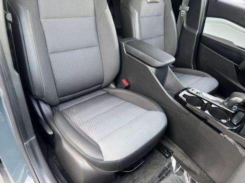 Used 2025 Chevrolet Trax LT FWD image 23