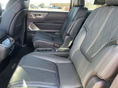 Certified 2025 INFINITI QX80 Sensory image 16