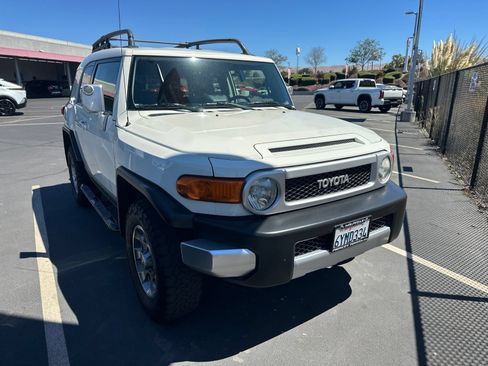 Used 2013 Toyota FJ Cruiser 4WD w/ Convenience Pkg image 1